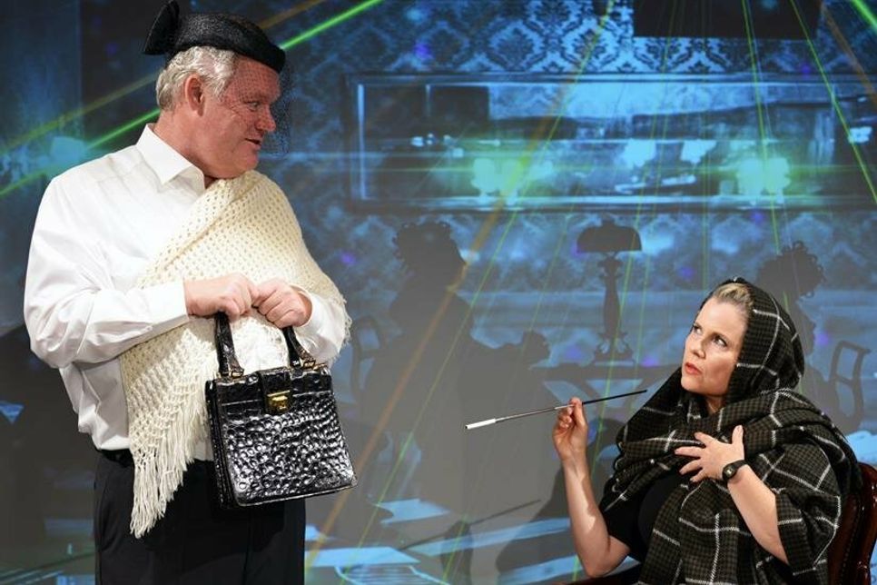 Szenenbild „Der Mönch mit der Klatsche“. (Foto: Cotra-Kreis-Theater)