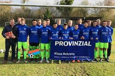 Kabelhorst. Mit 9:0 gewann die A-Jugend der JSG Ostholstein/Kabelhorst ihr Heimspiel gegen den SV Schashagen-Pelzerhaken. Vor dem Spiel durften sich die Spieler über neue Trikot-Tops freuen. Der Satz wurde von Klaus Behrens von der Provinzial aus Lensahn gesponsert. (red)