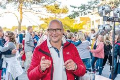 DJ René Kleinschmidt präsentiert bei der Tanz-Party auf dem Platz am Haus des Kurgastes einen bunten Musik-Mix zum Tanzen, Mitwippen und Mitfeiern.