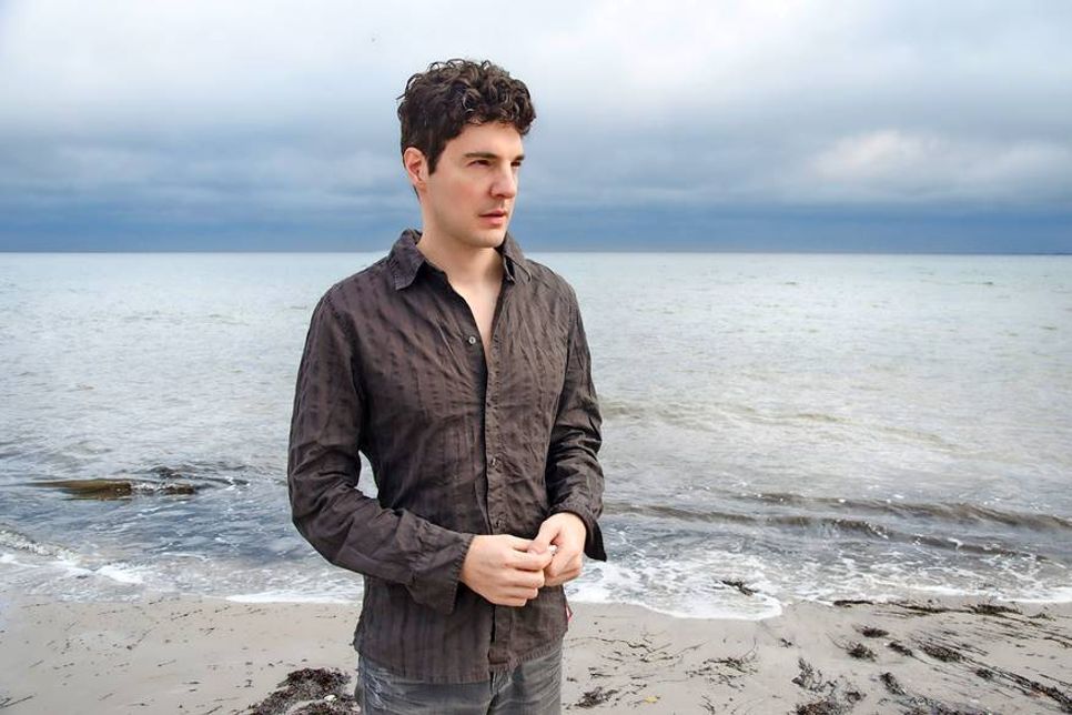 Filmemacher Heiko Seibt zeigt Polizeipiloten bei Einsätzen in der Lübecker Bucht.