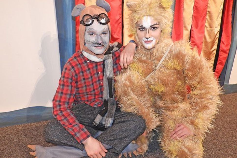 Gisbert Grauschwanz (Jasper Stöckel) und Schwefelfell (Wencke Susemihl)