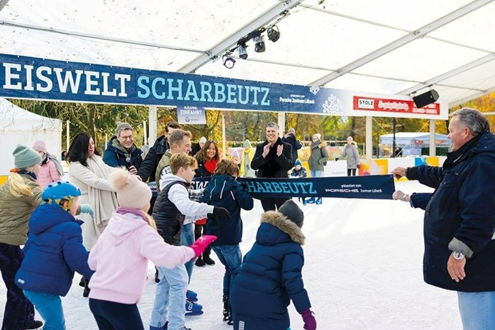 Am vergangenen Samstag wurde die „Eiswelt Scharbeutz“ feierlich eröffnet.