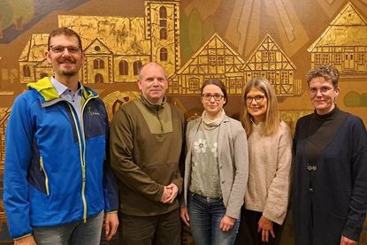 Der neue Vorstand (v.l.): Schatzmeister Peer Hoffmann (Kieler Volksbank), Vorsitzender Thies Harm (Capitol-Filmtheater), die erste stellvertretende Vorsitzende Marlies Schelle (Liesels Teewelt), die zweite stellvertretende Vorsitzende Renate Weltrowski (Villa Kinderland) und Schriftführerin Stephanie Ambaum (Brillen Heinzel). Die Beisitzerinnen Bettina Krause und Karin Peters-Leber wurden in Abwesenheit gewählt.