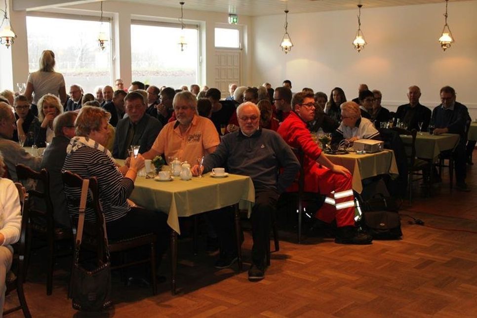 Im Landhaus Dieckmann trafen sich Bürger und Politiker mit Feuerwehr und DLRG.