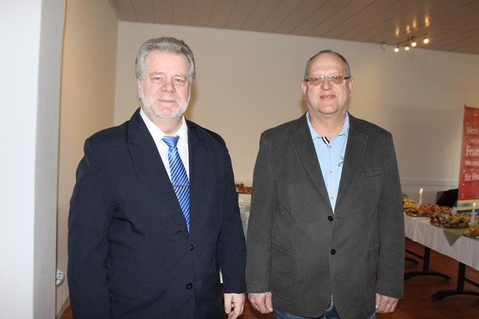 Bürgermeister Rainer Holtz und 1. Stellvertreter Dirk Gaczmanga (re.).