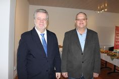 Bürgermeister Rainer Holtz und 1. Stellvertreter Dirk Gaczmanga (re.).