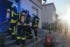 Mit Kleinlöschgerät und C-Rohr kamen drei Trupps unter Atemschutz zum Einsatz.