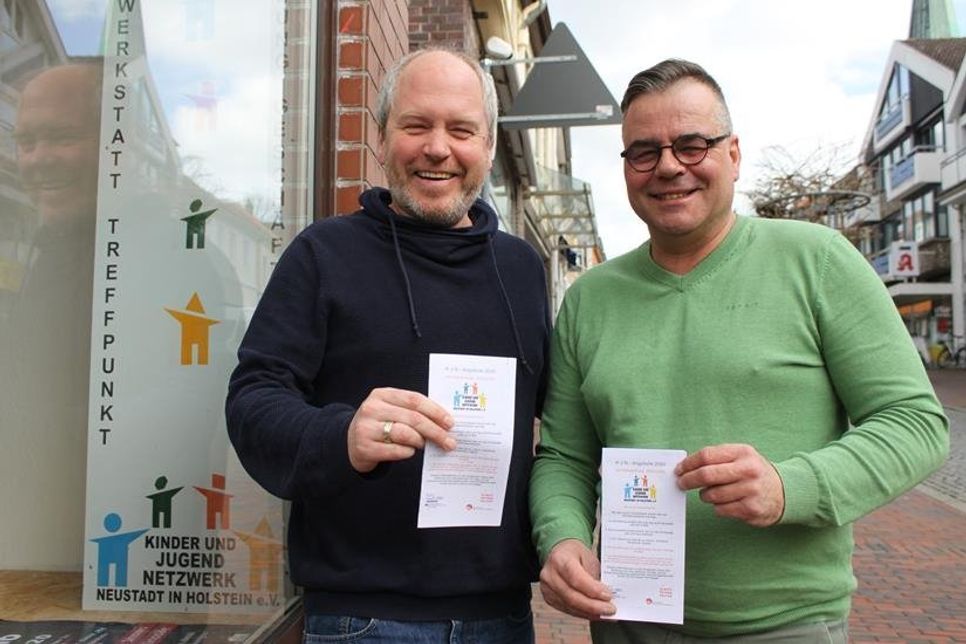 Mano Salokat und Richard Dippel (re.) freuen sich auf viele Anmeldungen für die Nachmittags-Angebote.