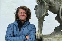 Kurator und Bildhauer Jo Kley.