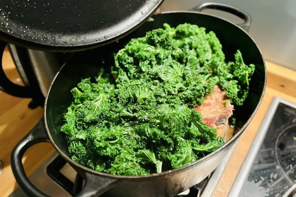 Am schönsten sieht der Grünkohl ganz am Anfang seiner Zubereitung aus.