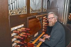 Seit April 2005 ist Kai Krakenberg Kirchenmusiker, Kantor und Organist der Stadtkirche St. Marien in Husum, an der bereits Nicolaus Bruhns wirkte.