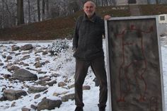 Schönwalde. „Der Januar mit Dunkelheit, Schnee und Kälte ist nicht der richtige Monat für eine Ausstellungseröffnung“, meint Jo Eagle. Deshalb möchte der Künstler gemeinsam mit dem Musiker Wolfram Bundesmann auf dem höchsten Berg in Schleswig-Holstein ein Alphorn erschallen lassen. Am Sonntag, dem 31. März um 15 Uhr geht es los. Dann können die Besucher den Frühling bei Sekt und Kuchen begrüßen und die Erdarbeitenausstellung mit zwei 3 mal 2 Meter großen Bildern von Jo Eagle verabschieden. (red)