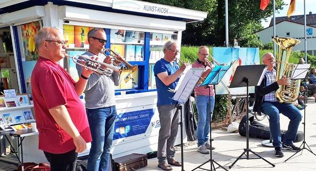 Das Ensemble Mare Brass steht für den Spaß mit Musik am Meer.