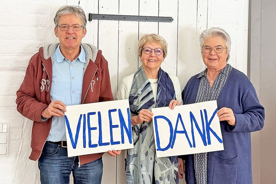 Hans-Ingo Gerwanski, Ingrid Berger und Angela Metzler mit eindeutiger Botschaft an den Zustifter.