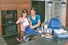 Gepackte Notfallrucksäcke sind griffbereit, wenn schnell evakuiert werden muss. Jedes Familienmitglied hat einen eigenen Rucksack und weiß, wo dieser aufbewahrt wird. Die Johanniter empfehlen, was alles hineingehört.