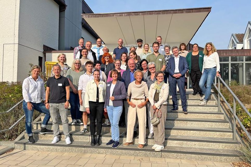 Das sind die Teilnehmer des vierten Netzwerk-Treffens „schuwi-net-plö“.