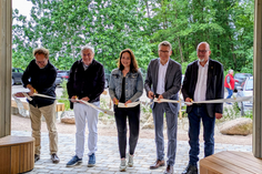 v.l. Volker Binding (Architekt), Fritz-Michael Kümmel (Vorsitzender AktivRegion Wagrien-Fehmarn), Lea Haltermann (Vorsitzende Tourismusausschuss), Oliver Behncke (Tourismusdirektor) und Jörg Weber (Bürgermeister)