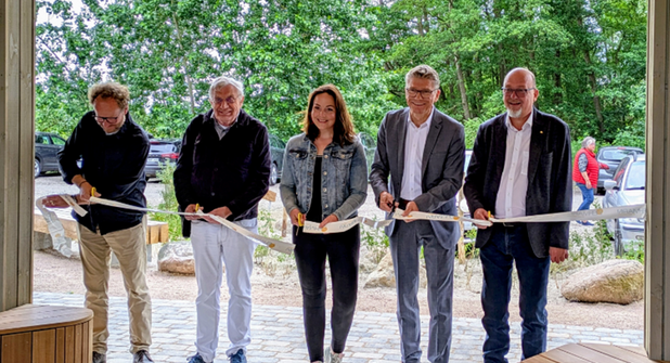v.l. Volker Binding (Architekt), Fritz-Michael Kümmel (Vorsitzender AktivRegion Wagrien-Fehmarn), Lea Haltermann (Vorsitzende Tourismusausschuss), Oliver Behncke (Tourismusdirektor) und Jörg Weber (Bürgermeister)