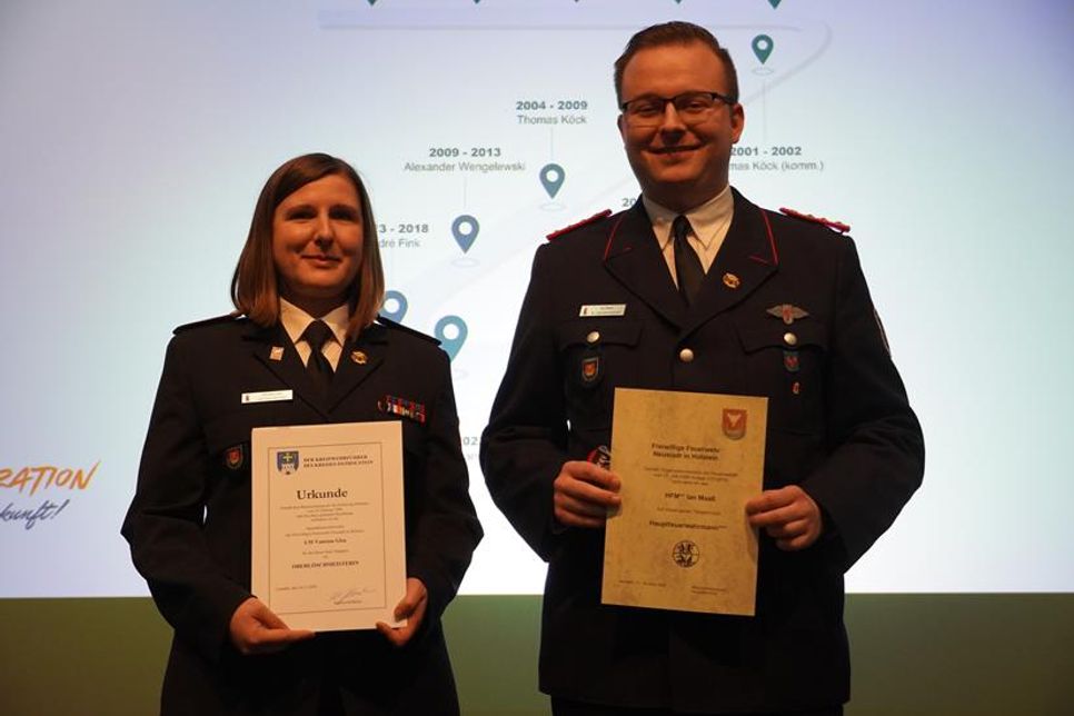 Befördert: Vanessa Gisa von der Löschmeisterin zur Öberlöschmeisterin und Ian Maaß vom Hauptfeuerwehrmann zwei Sterne zum Hauptfeuerwehrmann drei Sterne.