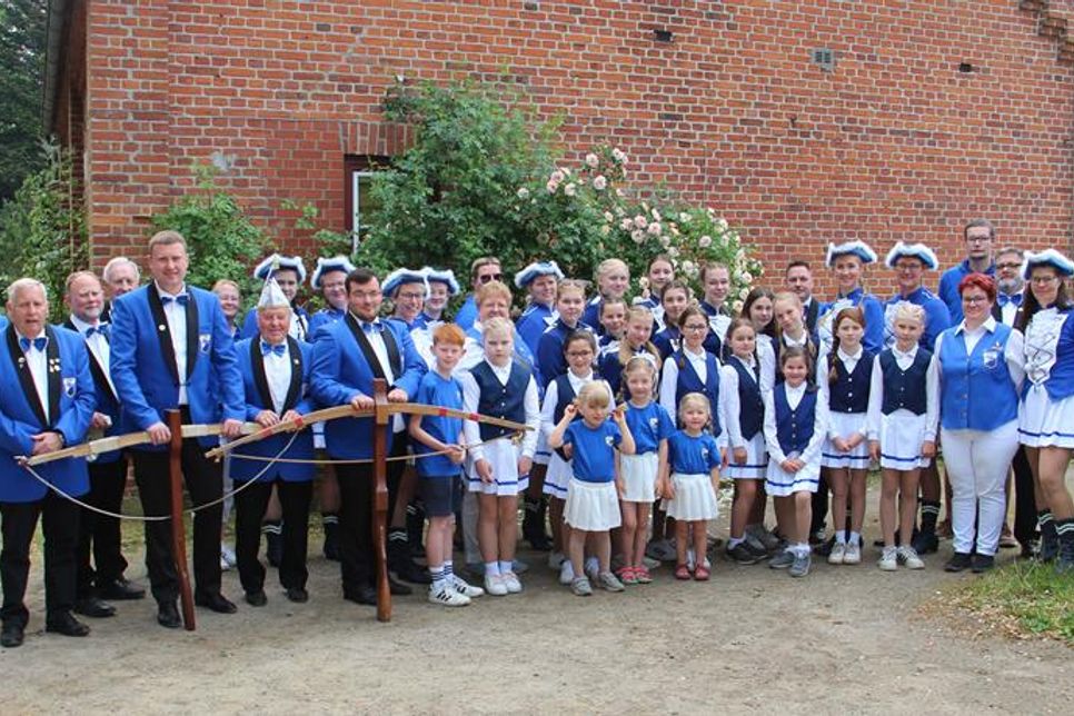 Beim Bürgervogelschießen in Altenkrempe wird in diesem Jahr erstmals auch das Jugendkönigsschießen ausgetragen.