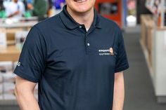 Michael Warstatis, Marktleiter expert Neustadt, freut sich auf viele Besucher. (Foto: Frauke Szameitat)