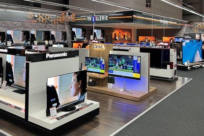 expert Neustadt lädt am 30. August zum großen Sommerfest ein.