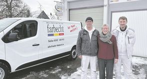 Gehen gut aufgestellt ins Jubiläumsjahr 2026 (von links): Malermeister Thomas Grap, Betriebswirtin Ute Brüning und Malermeister Arne Thede.