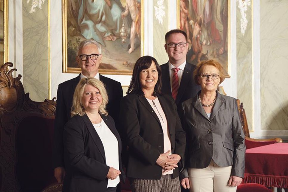 Stadtteilkonferenz: Bürgermeister Jan Lindenau und die Senatorinnen Joanna Hagen, Pia Steinrücke und Monika Frank sowie Senator Ludger Hinsen laden zum Gespräch.
