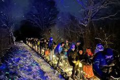 Die illuminierten Draisinen rollten durch die Winterandschaft.