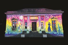 Ab 22 Uhr wird die Fassade des Neustädter Rathauses bei einem spektakulären Video-Mapping zur Projektionsfläche für Licht, Farben und bewegte Bilder.