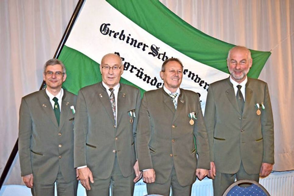 Der Vereinsvorstand: Kassen- und Schriftwart  Klaus Telge, 3. Vors. Harald Boll, 2.Vors. Manfred Paul, 1.Vors. Klaus Steffens.