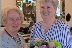 Hannelore Kemnitz (lks.) sprach ihrer treuen Mitarbeiterin einen besonderen Dank aus.