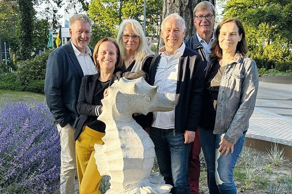 Der neue Vorstand der WUB Timmendorfer Strand (von links): Jörg Bever (Beisitzer), Anja Carsten (Schriftführerin), Anja Meints (Kassenwartin), Martin Pannewig (Vorsitzender), Frank Theunissen (Beisitzer), Angelika Kißmann (Vorsitzende). Auf dem Foto fehlt Beisitzer Carsten Lehmann.