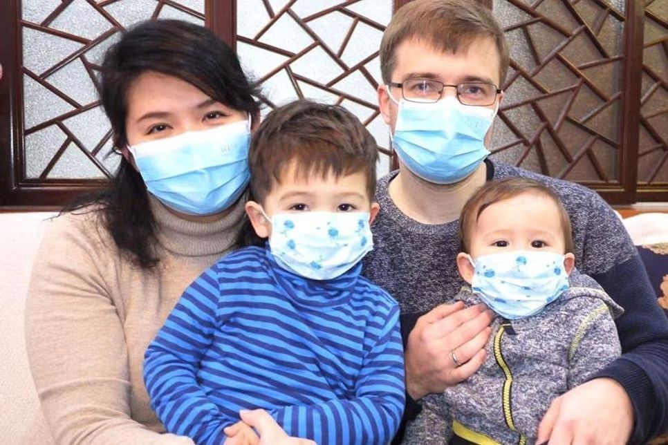 Januar: Das hochansteckende Coronavirus ist im Dezember 2019 in der chinesischen Provinz Hubei mit der Millionenmetropole Wuhan ausgebrochen. Hier befinden sich im Januar die Neustädter Bei Riedel-Wang und Dr. Claas Riedel mit ihren Kindern. Sie berichteten exklusiv im reporter über die Situation vor Ort. +++ Kirsten Sköries wird neue Bürgermeisterin der Gemeinde Grube.