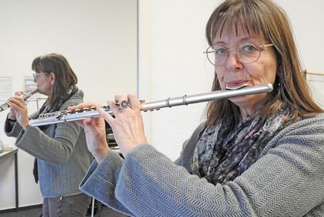 Frauke Behrens-Wolff bringt ihren Schützlingen derzeit online die Flötentöne bei.