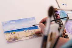 Urlaubserinnerungen auf Postkarten gestalten mit Susanne Cromwell. (Foto: Kulturbüro Lübecker Bucht).