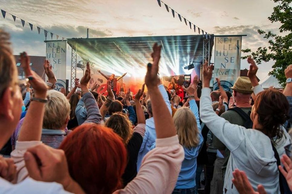 Mehr als 25 Stunden Live-Musik von verschiedensten Bands erwartet die Gäste beim Promenadenfest in Kellenhusen.