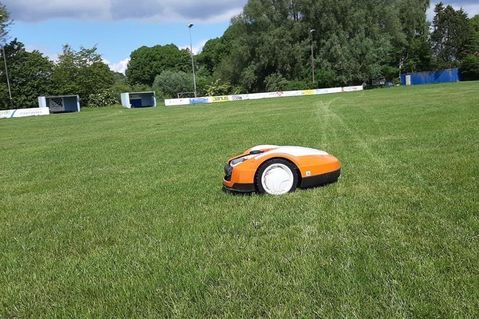 Gutes Geläuf. Dank der Mähroboter sind die Rasenplätze des BCG Altenkrempe wieder in gutem Zustand.