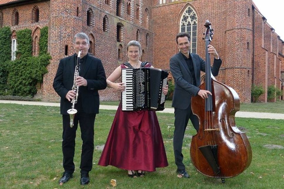 Das Trio nimmt die Konzertbesucher mit auf eine Reise in die Vergangenheit.