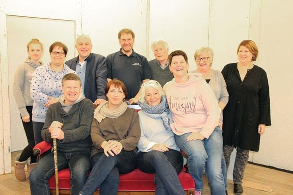 Vom 11. bis 14. April 2019 stehen die Mitglieder der „Oldenburger Dwarslöper“ in Gremersdorf auf der Bühne. Die genauen Termine der Vorstellungen und der Start des Kartenvorverkaufs werden wie stets rechtzeitig bekannt gegeben.