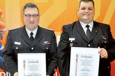 Alexander Wengelewski (l.) und Stephan Perner wurden zu Ehrenmitgliedern des Kreisjugendfeuerwehrausschusses ernannt.
