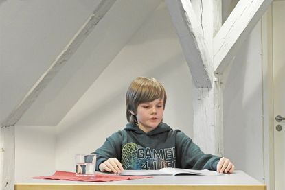 Konzentriert las Michel Karstedt „Wi hebbt tohuus en Katt“.
