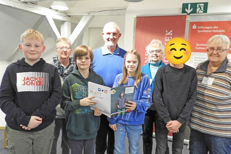 Die Freude am Plattdeutschen verbindet Jury und Schölers.