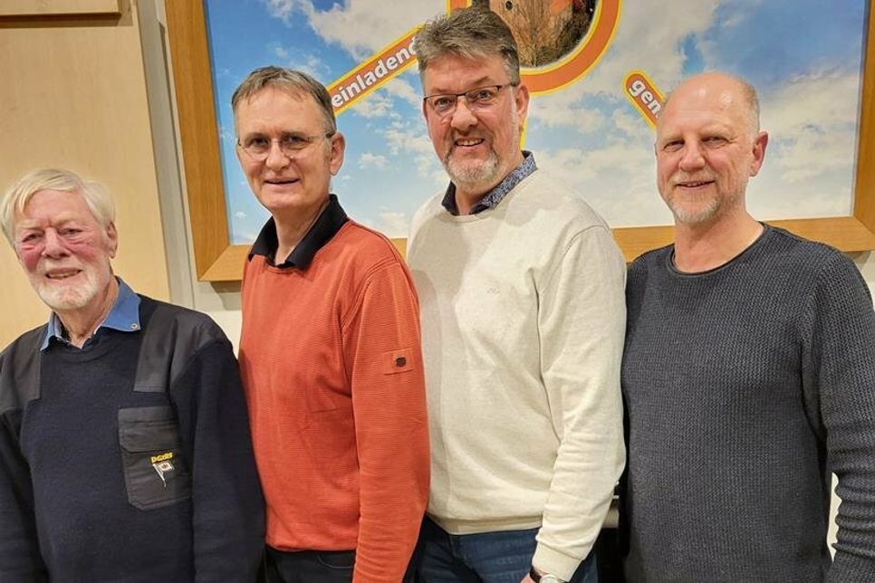Der Vorstand bleibt unverändert: Vorsitzender Uwe Kapp und Schatzmeister Christian Markmann (v. re.) wurden in ihren Ämtern bestätigt.