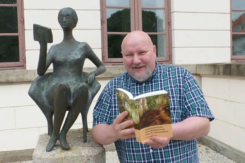 Die Eutiner Landesbibliothek hat unter der Federführung von Prof. Axel E. Walter eine Anthologie mit Werken Ostholsteinischer Schriftstellerinnen des 19. Jahrhunderts herausgegeben – ein Band mit Erzählungen, die zu lesen es auch heute noch Spaß macht.