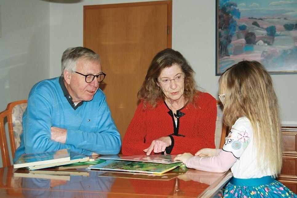 Angela Prühs von der Bürgerstiftung  und Hermann Roks von den seniorTrainern haben die Organisation der Lesepaten übernommen.