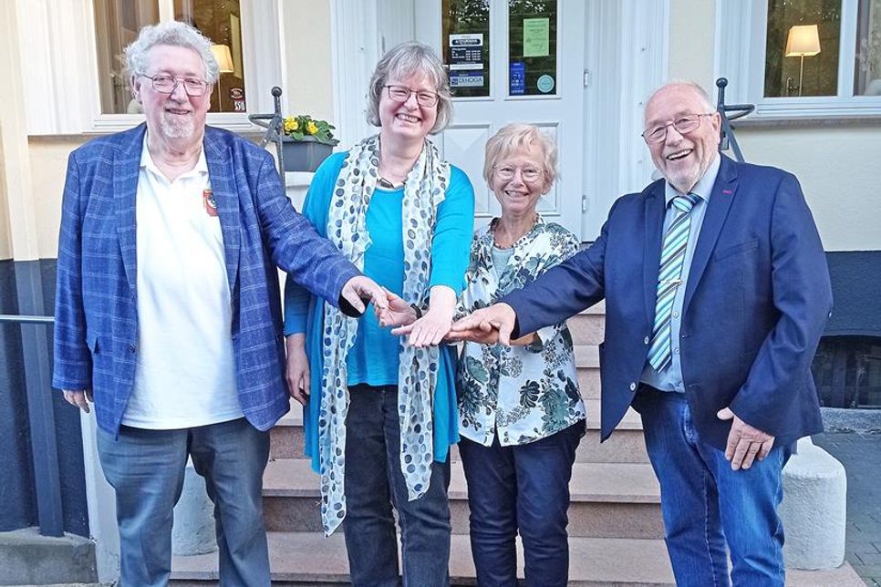 Der Vorstand des neuen Chorverbandes besteht aus Kassenwart Uli Döscher, der ersten Vorsitzenden Birgit Böttger, Schriftwartin Brigitte Schirrmacher und dem zweiten Vorsitzenden Karl Behrendsen (v lks.). Von ihnen ging die Initiative zur Verbandsgründung aus.