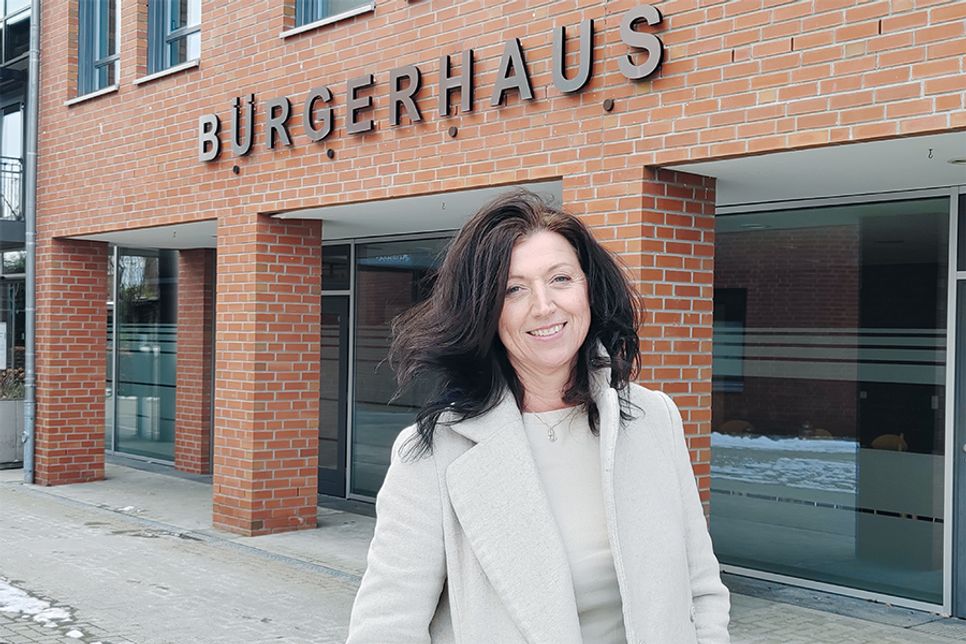 Bürgermeisterin Bettina Schäfer möchte auch nach dem 1. Februar 2026 weiterhin als Verwaltungschefin im Bürgerhaus von Scharbeutz arbeiten.