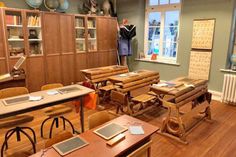 Schreiben lernen wie anno dazumal im historischen Schulzimmer des Schönberger Kindheitsmuseums.