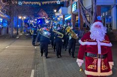 Der Laternenumzug wird vom Feuerwehrmusikzug der Gemeindewehr Grömitz begleitet.